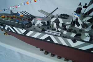 Modelisme-maquette-au-200-USS-Lake-Michigan-base-de-Iowa-412-20210917-185152