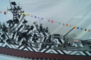 Modelisme-maquette-au-200-USS-Lake-Michigan-base-de-Iowa-414-20210917-185406