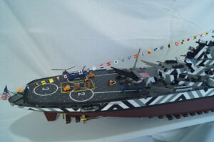 Modelisme-maquette-au-200-USS-Lake-Michigan-base-de-Iowa-416-20210917-185434